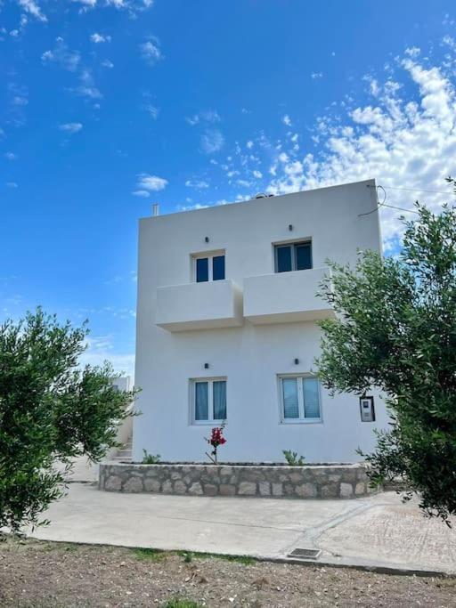 Theasis Apartments Adamantas  Exterior foto